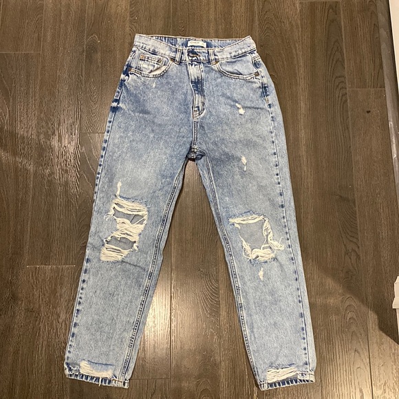Distressed mom jeans - Picture 1 of 2
